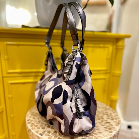 Coach Authentic Signature C’s Shimmer Leather Shoulder Bag Purse - Picture 6 of 8